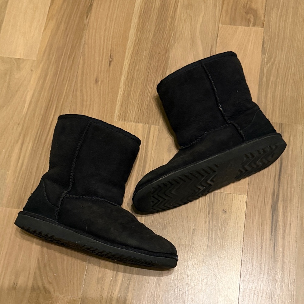UGG Classic Short Boots